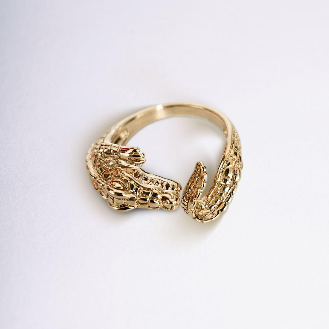 bague-alligator-plaque-or-18-carats-detail