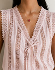 Collier Cerise porté au cou style féminin et lumineux – Jossepo