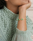 Jonc Esmeralda porté au poignet style chic et moderne – Jossepo