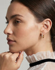 Mini créoles Héloïse en plaqué or avec zircons, bijou fin et lumineux porté – Jossepo