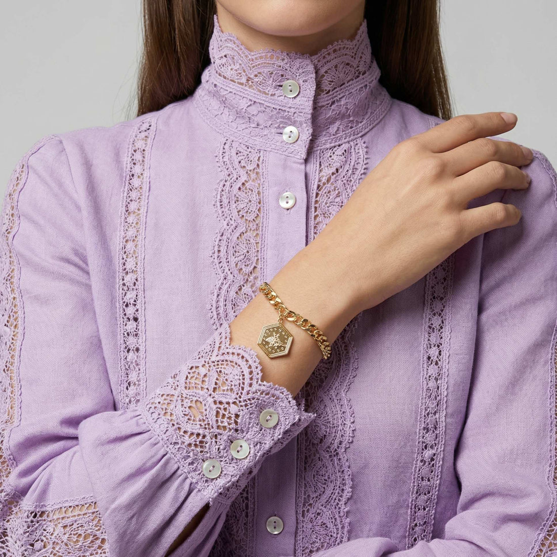 Gros plan sur la chaîne du bracelet Valle en plaqué or 18 carats – Jossepo