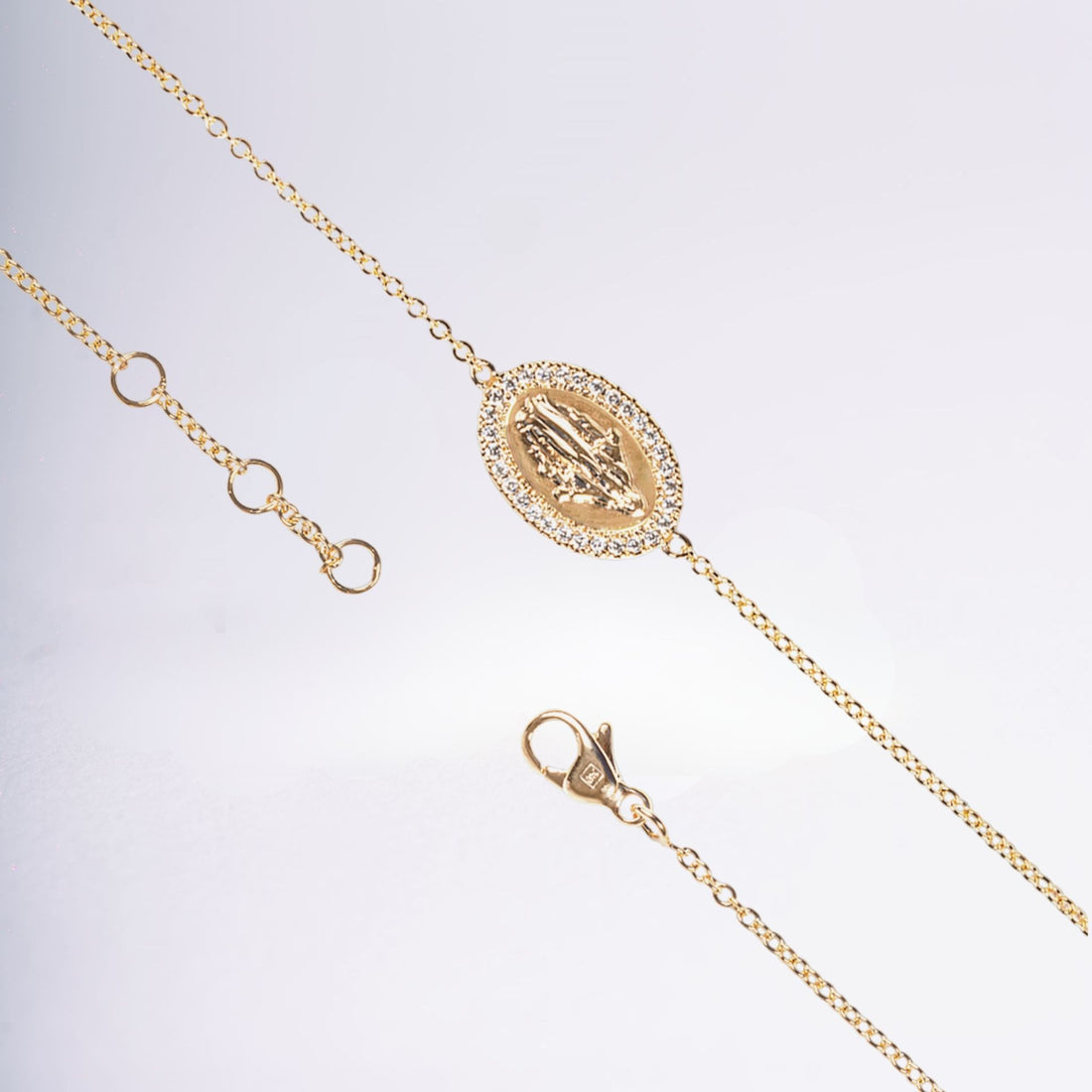 Bracelet Vierge Marie en plaqué or 18 carats avec médaillon ovale – Jossepo