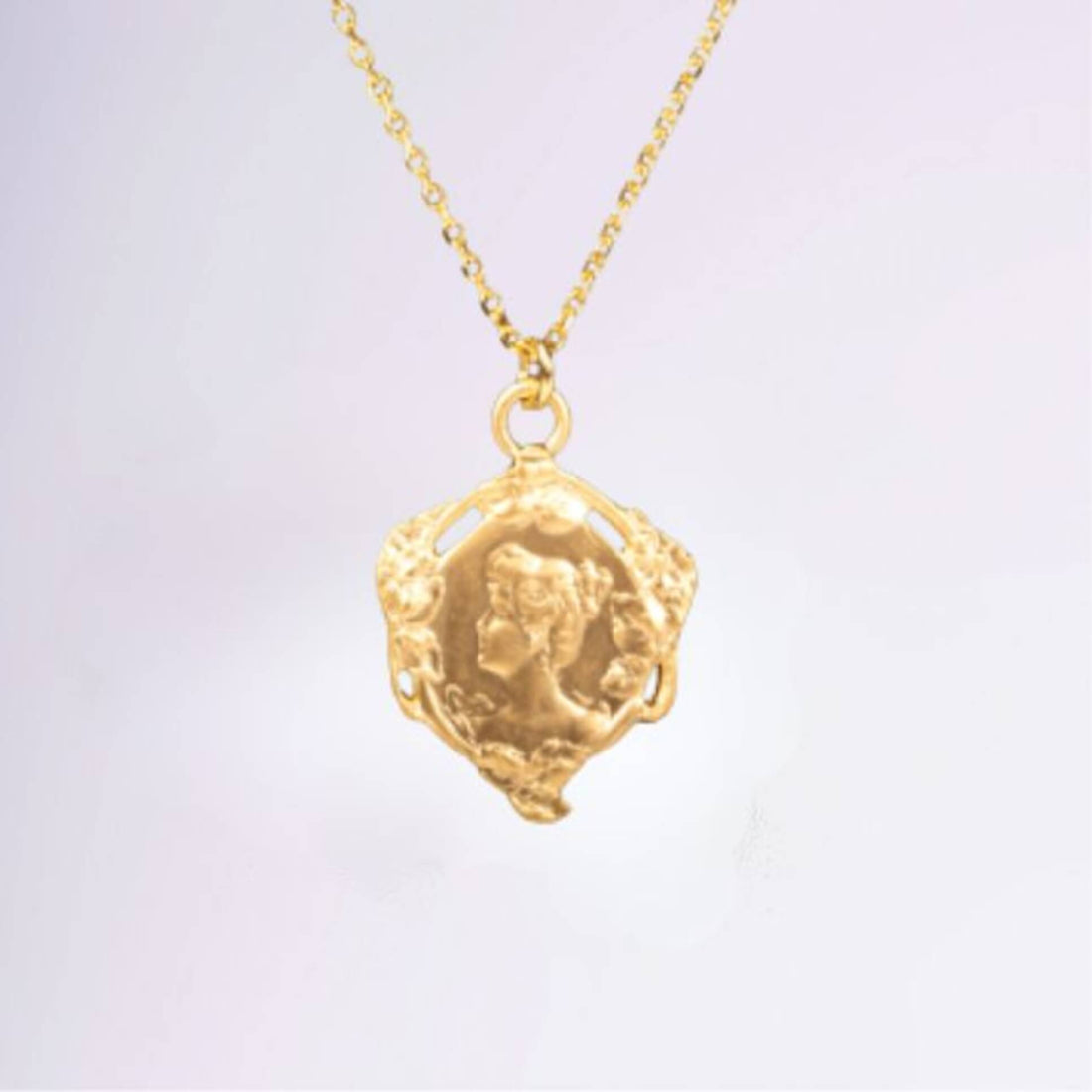 Collier médaille sculpturale en plaqué or 18 carats, résistant à l’eau – Jossepo