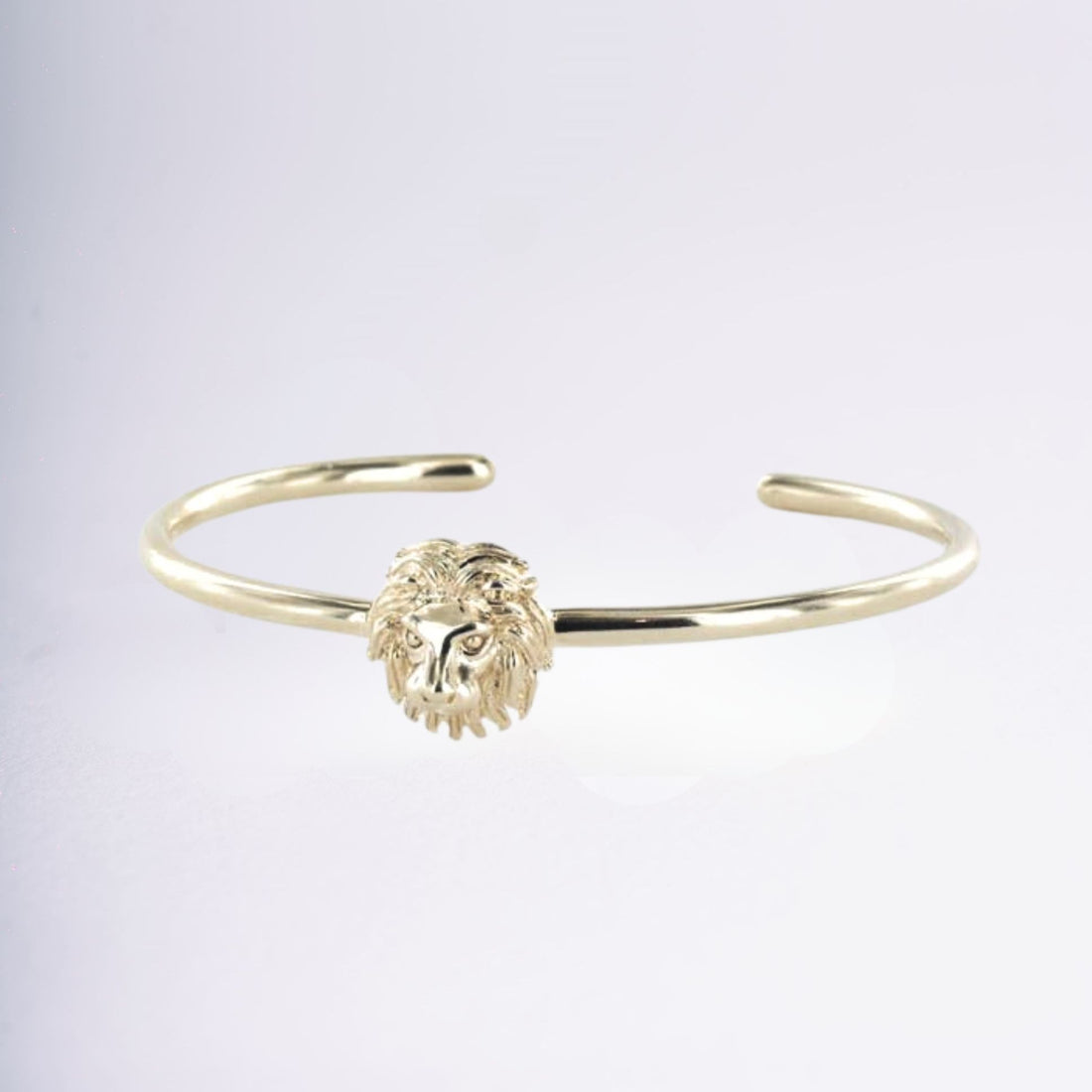 Détail de la tête de lion sculptée du jonc en plaqué or – Jossepo