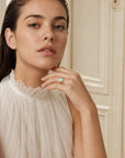 Bague Antonin portée à la main style élégant et moderne – Jossepo