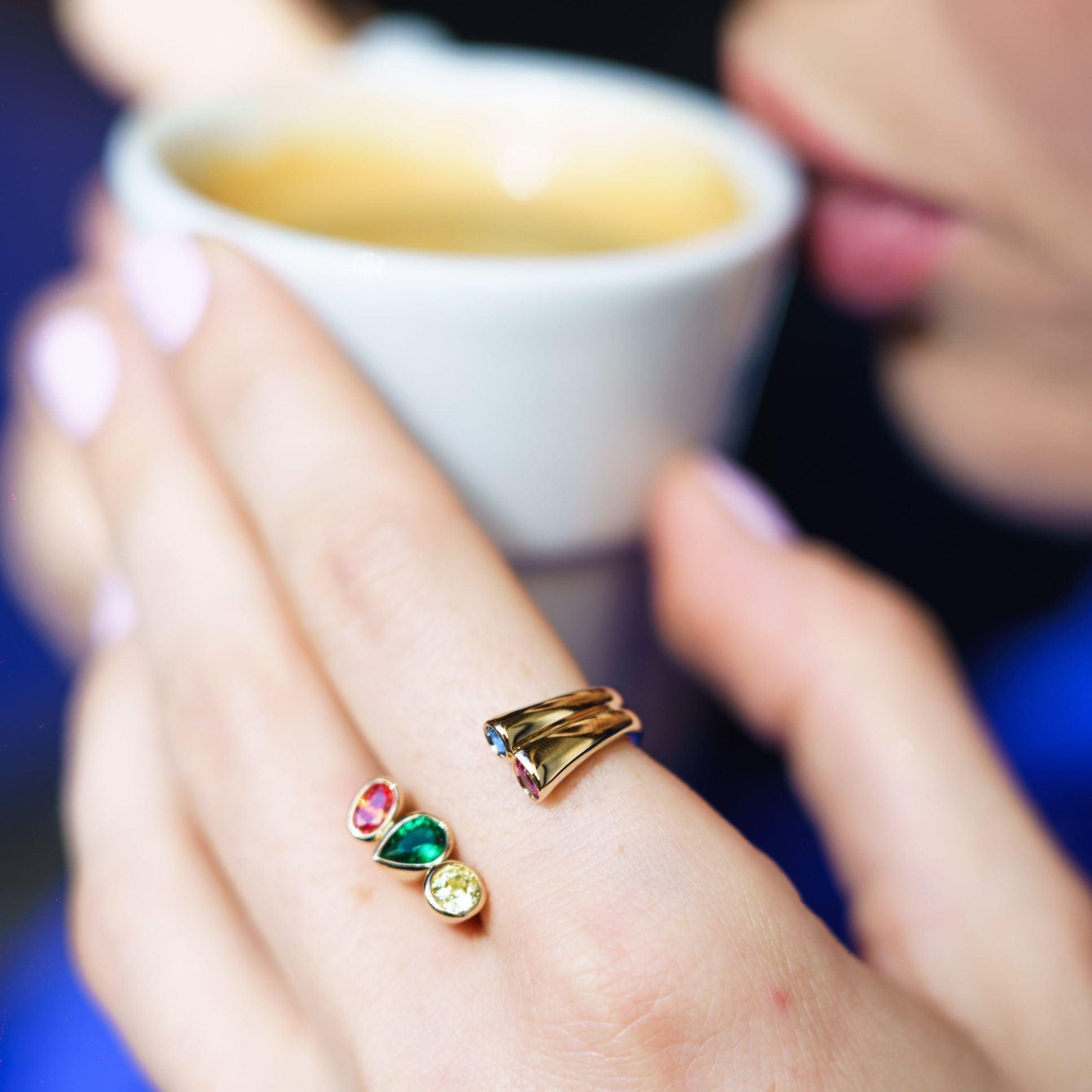 Bague Capucine bijou doré avec pierres colorées – Jossepo