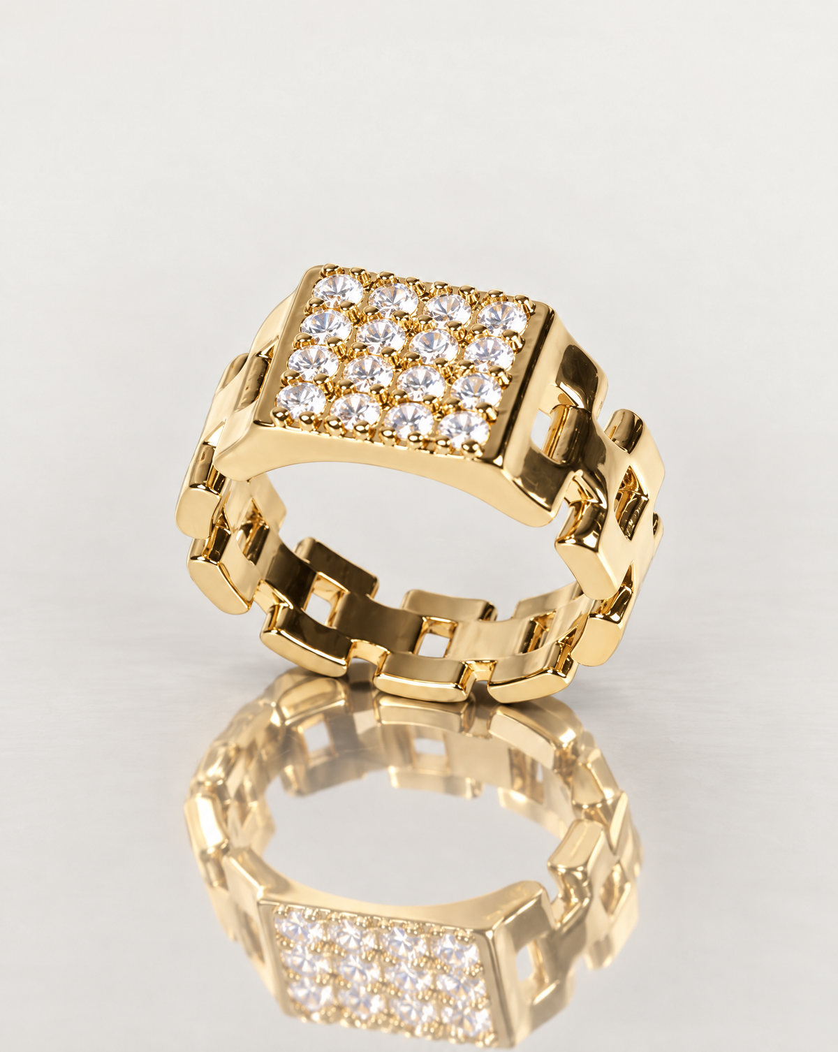 Bague Iéna en plaqué or 18 carats, design chaîne avec plaque rectangulaire pavée de zirconias blancs – Jossepo