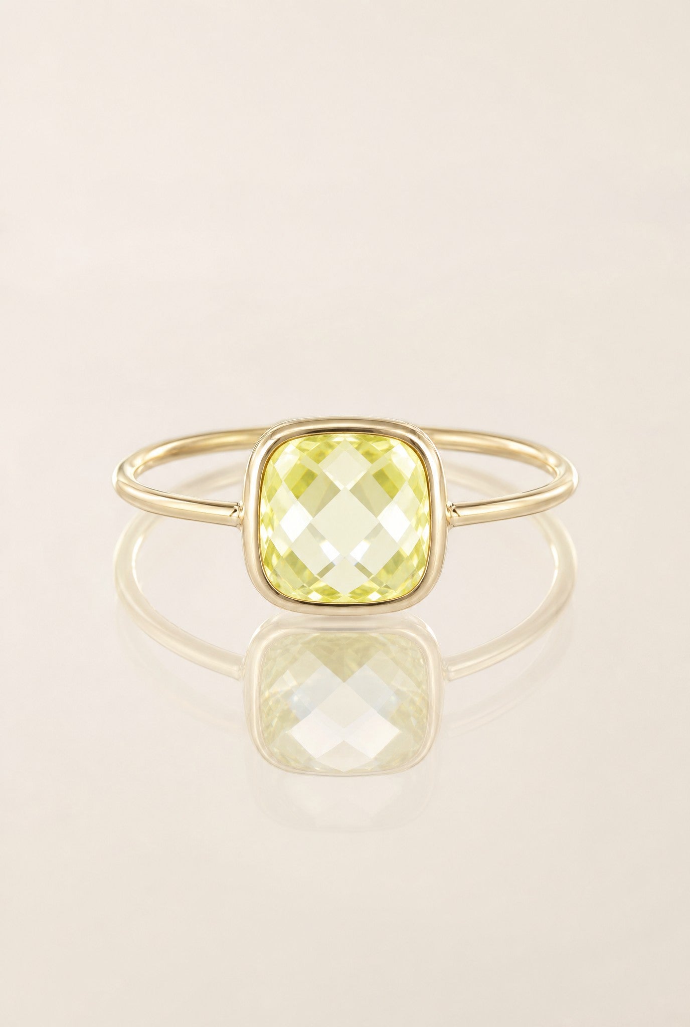 Détail bague Limoncella zirconia jaune citron plaqué or 18 carats – Jossepo