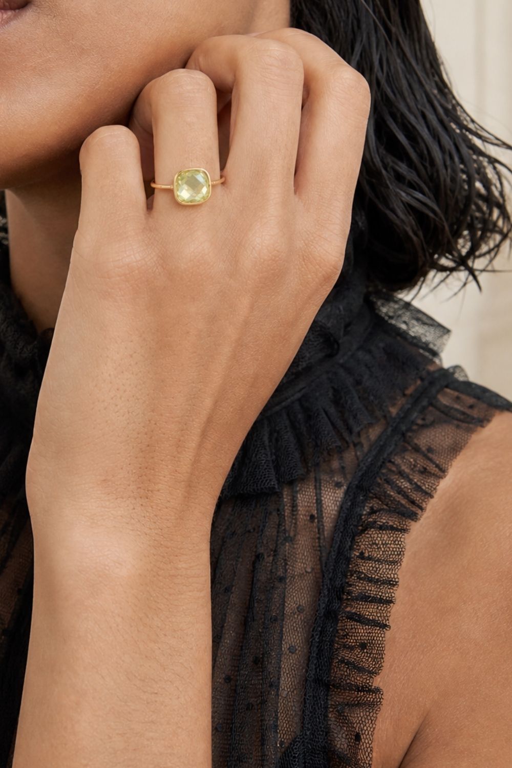 Bague Limoncella portée à la main style lumineux et élégant – Jossepo