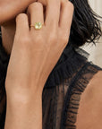 Bague Limoncella portée à la main style lumineux et élégant – Jossepo