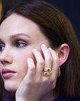 Bague Lotu dorée au design texturé avec deux pierres colorées – Jossepo