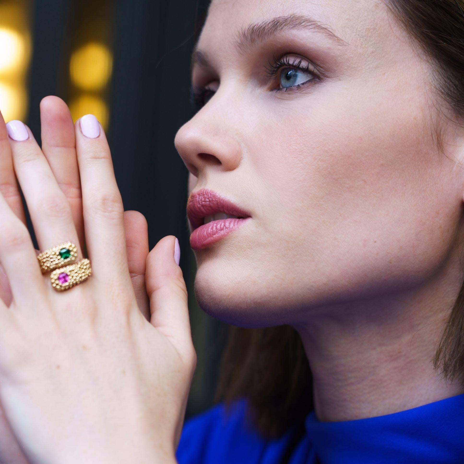 Bague Lotu élégante en plaqué or avec détails perlés et pierres éclatantes – Jossepo