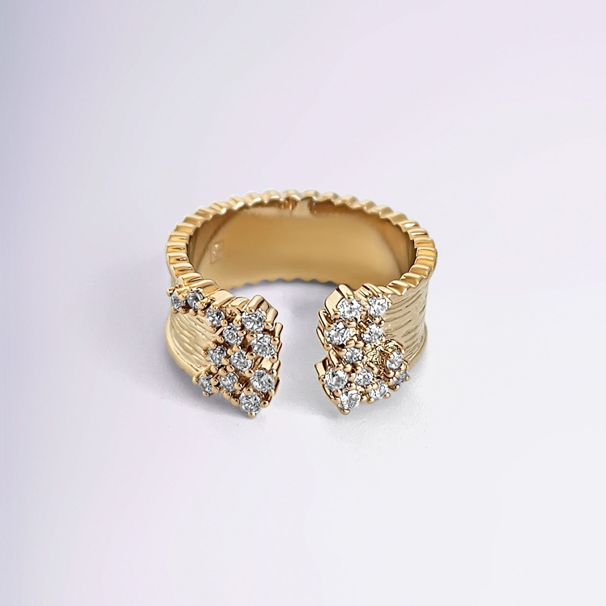 Bague monalisa en plaqué or 18 carats mettant en valeur l’éclat des zircons