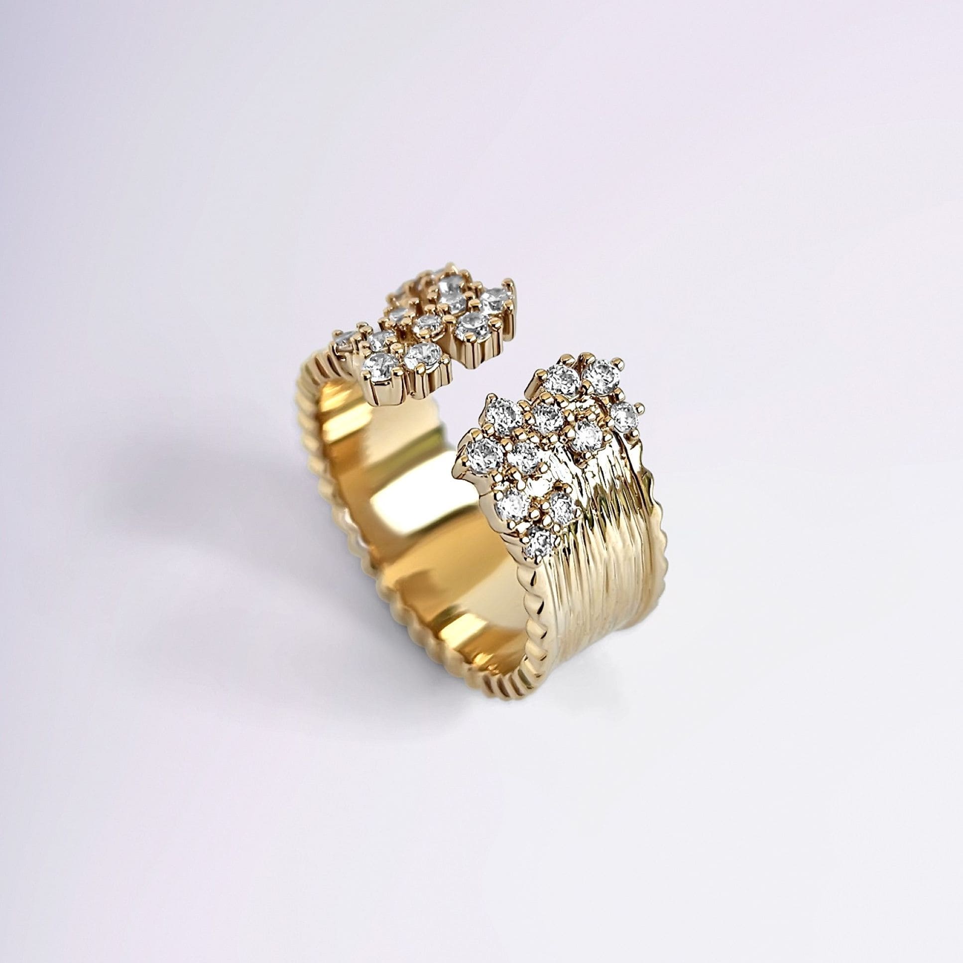 Bague monalisa en plaqué or 18 carats sertie de zircons vue de face