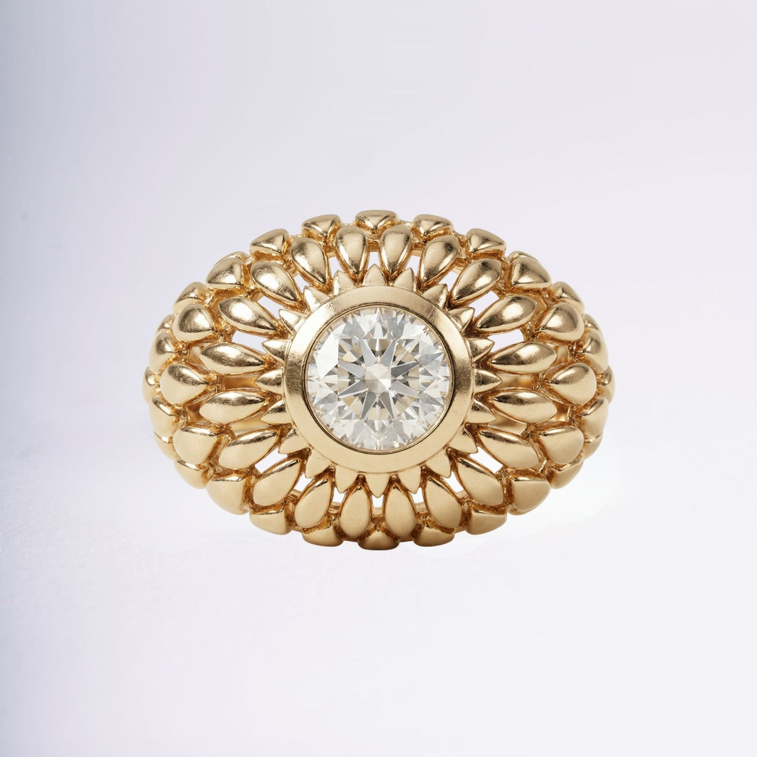 Détail du motif ajouré de la bague Monica plaqué or – Jossepo