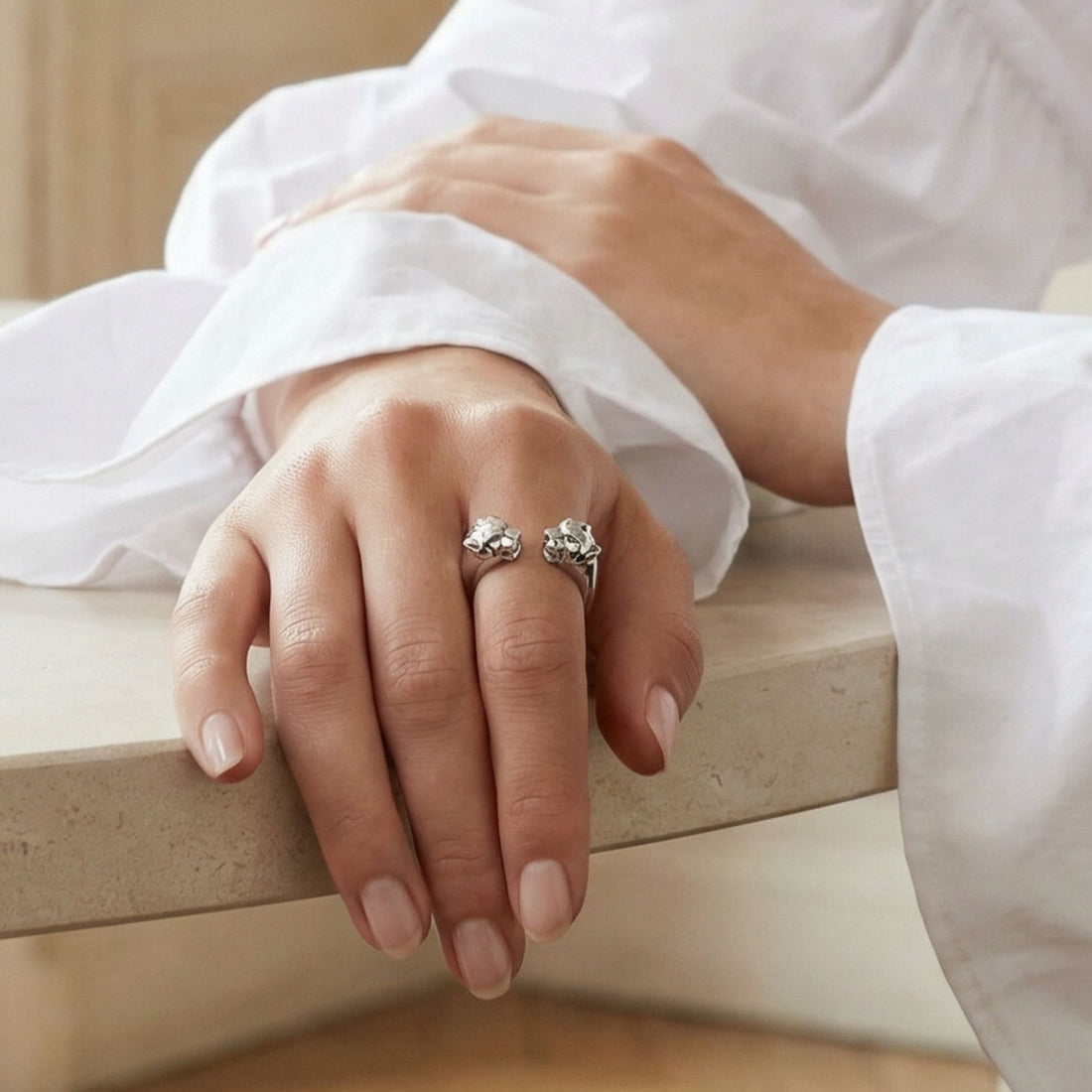 Vue de profil bague Panthère en argent 925 – Jossepo