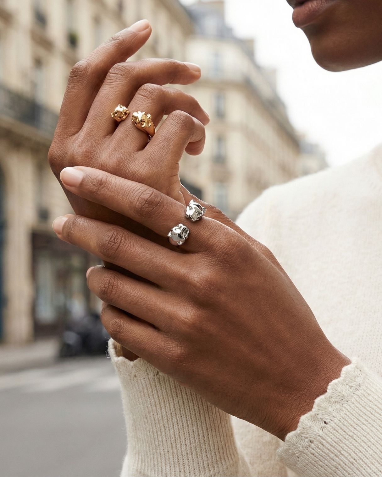 Vue de profil bague panthère plaqué or fabriquée en France – Jossepo