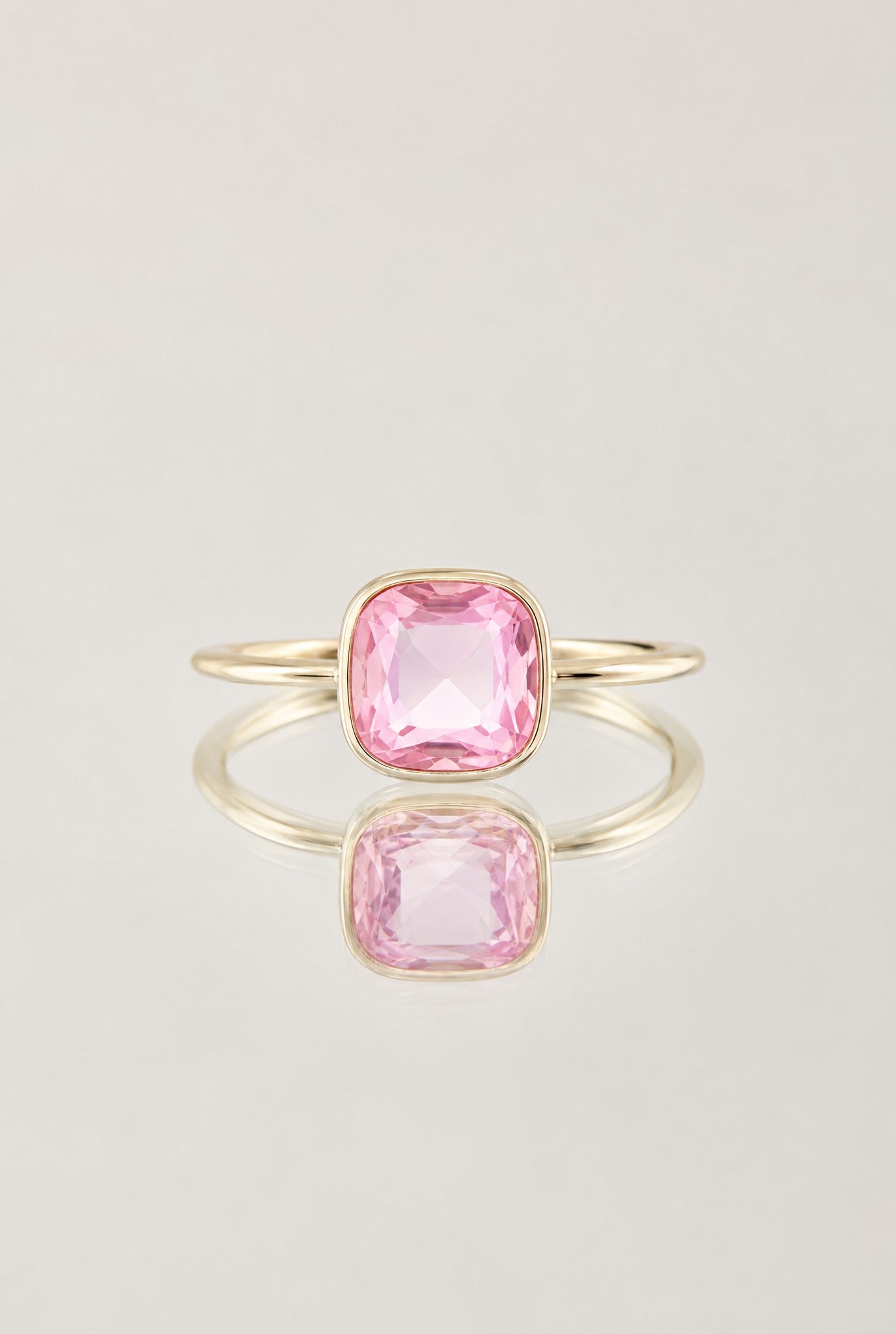 Détail bague Rosalie zirconia rose facettée plaqué or 18 carats – Jossepo