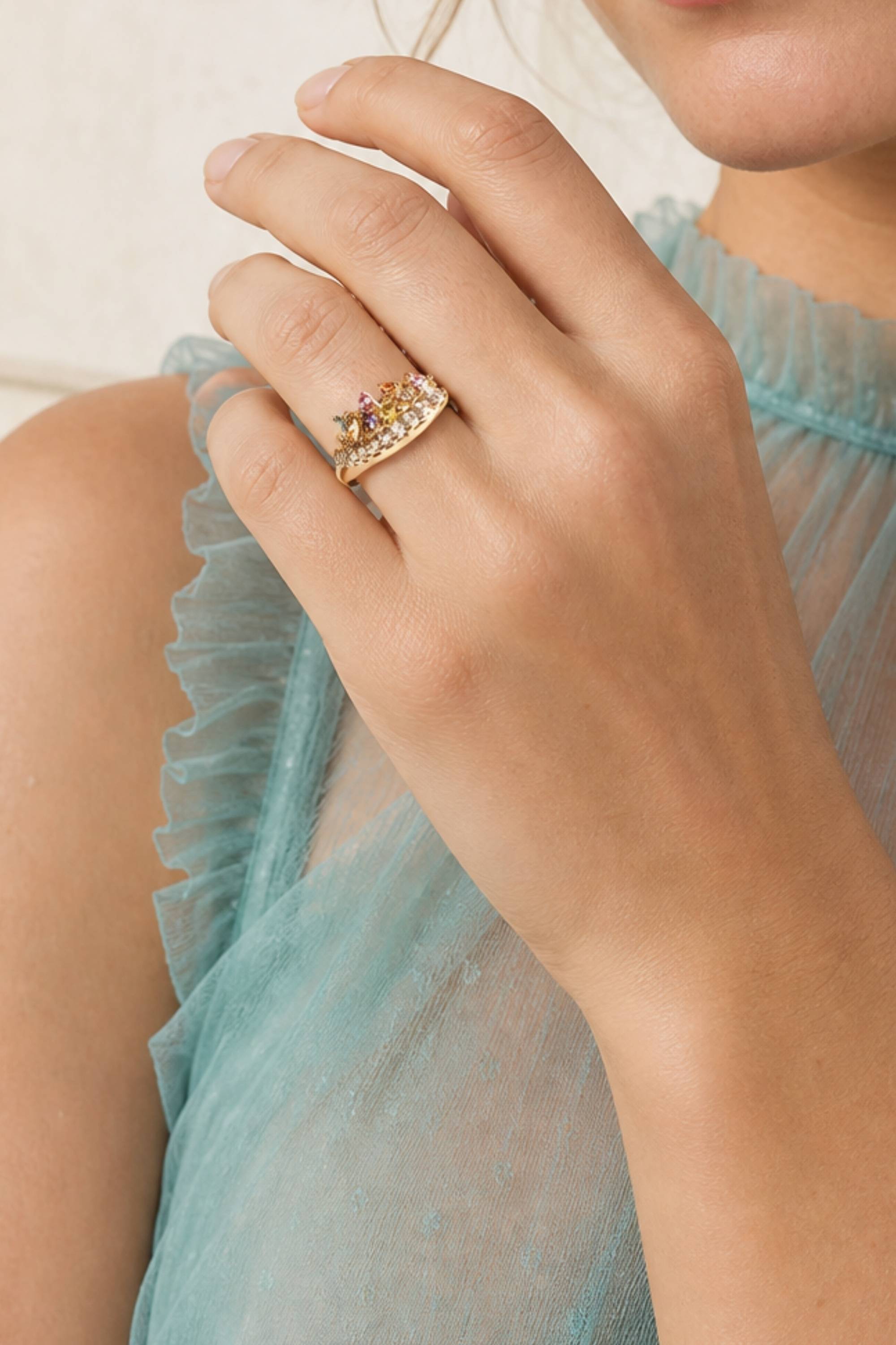 Bague Xaviera portée à la main style chic et moderne – Jossepo