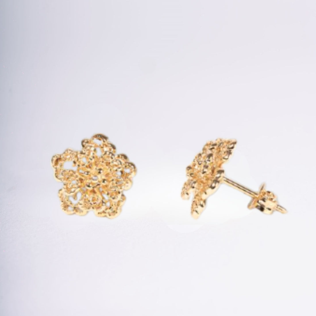 Boucles Rebecca en plaqué or 18 carats, puces florales élégantes – Jossepo