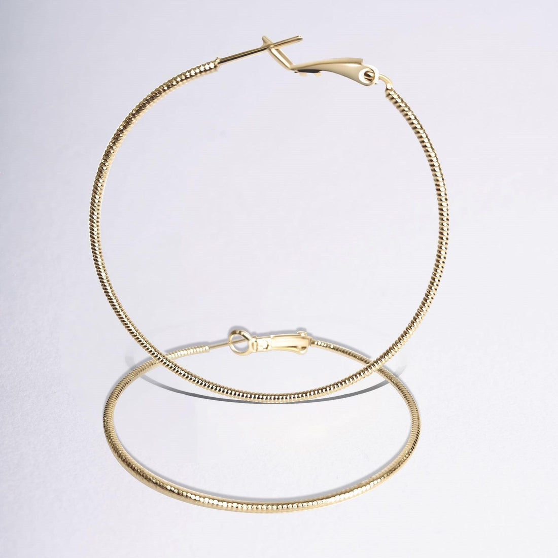 Boucles d’oreilles Andy créoles fines en plaqué or 18 carats – Jossepo