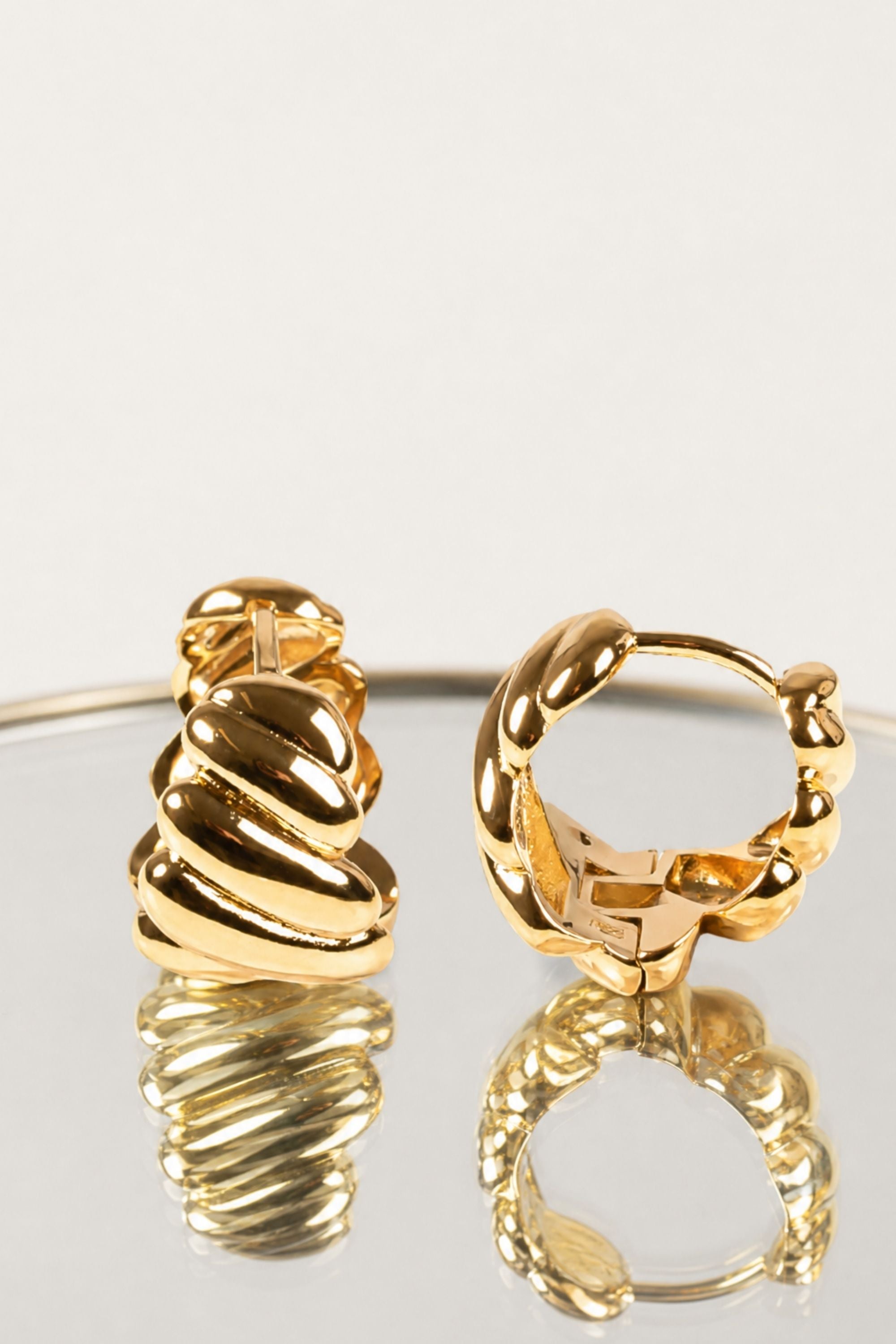 Boucles d’oreilles Eugénie créoles torsadées plaqué or 18 carats – Jossepo