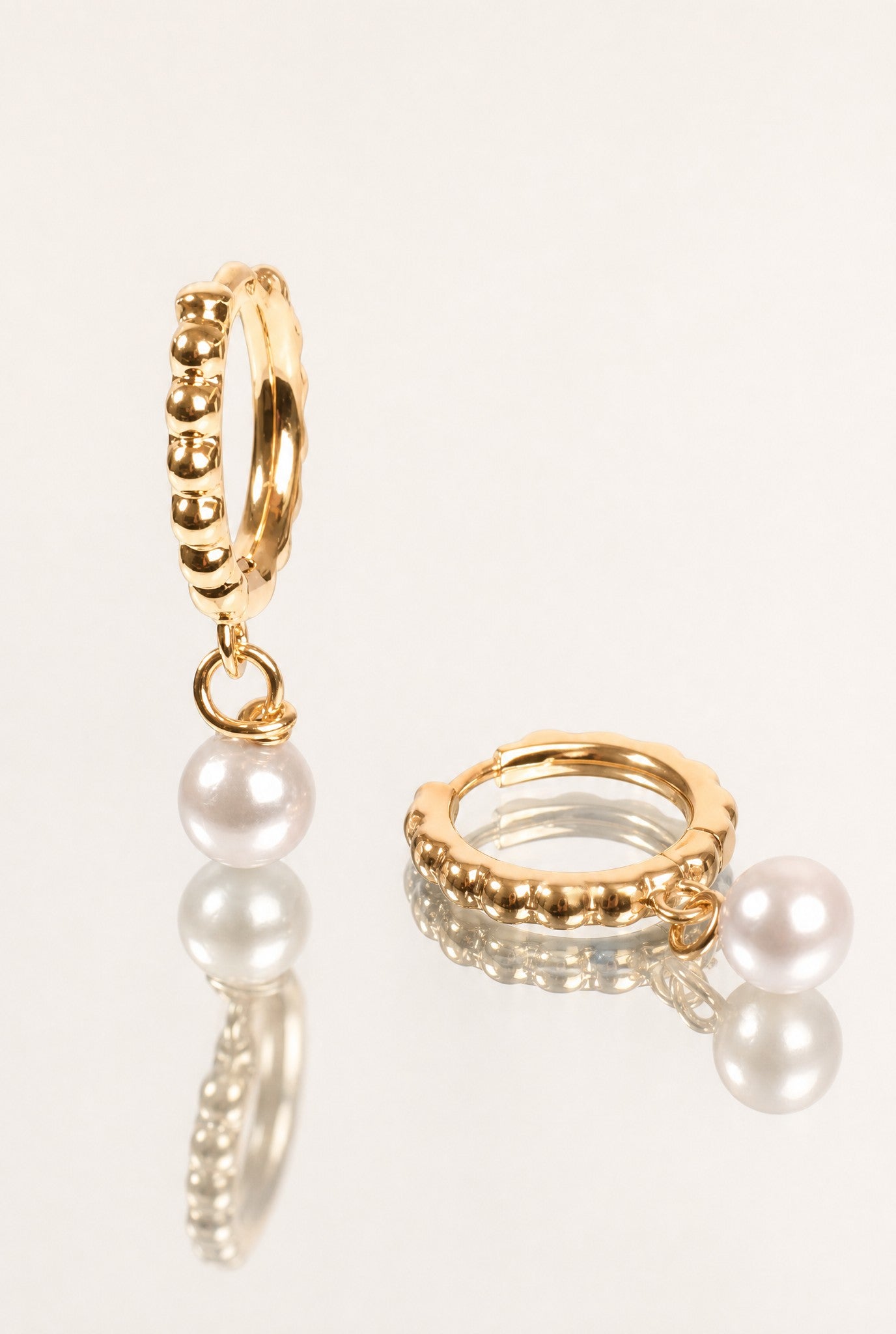 Détail boucles d’oreilles Lauren perle élégante plaqué or 18 carats – Jossepo