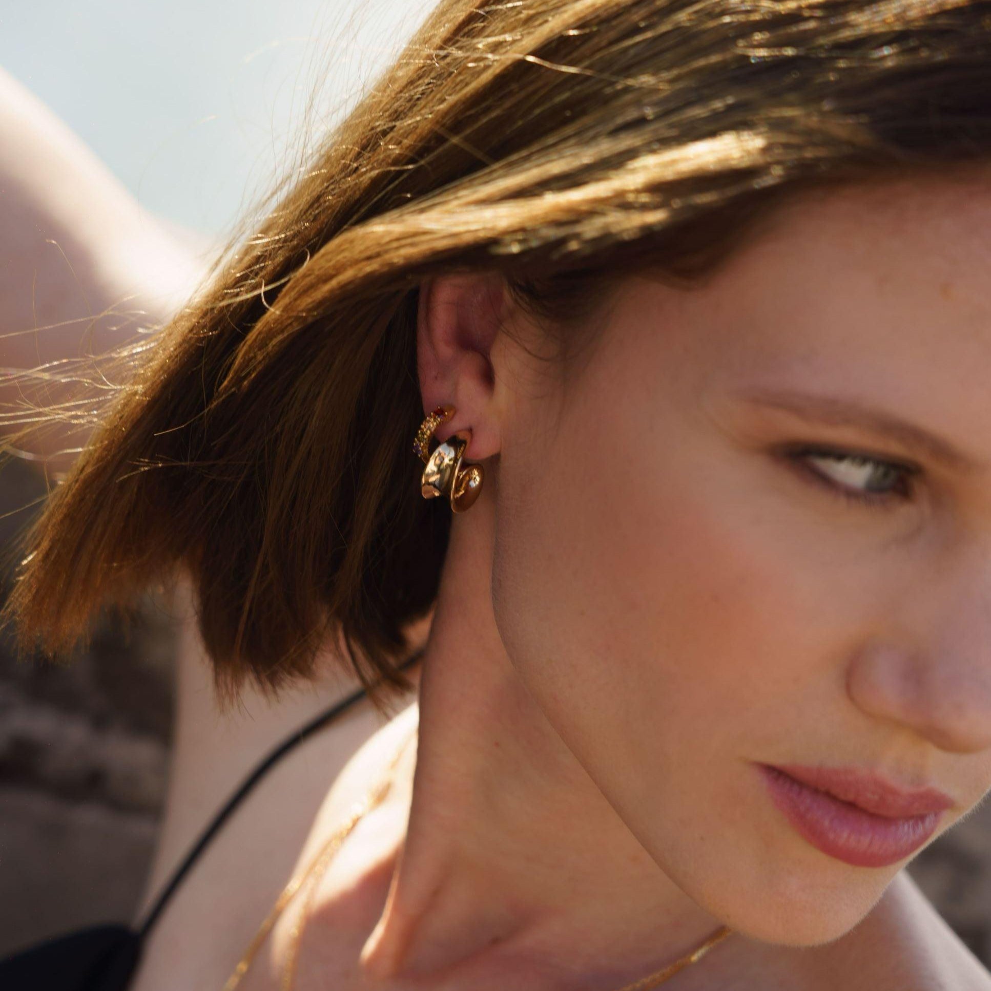 Boucles Elisse plaqué or au design sculptural – Jossepo