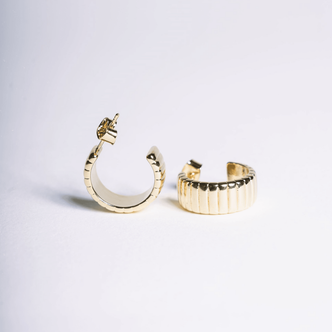 Boucles dorées Inés style géométrique moderne en plaqué or – Jossepo