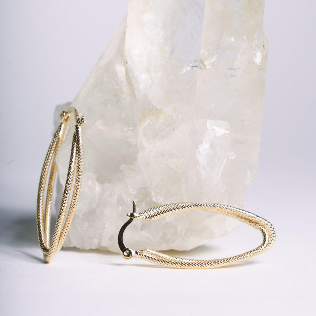 Créoles Iris fines et allongées en plaqué or – Jossepo