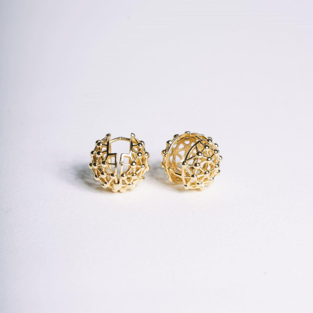Boucles d’oreilles Joseph dorées ajourées en plaqué or 18 carats – Jossepo