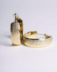 Boucles Margot anneaux dorés design moderne en plaqué or 18 carats – Jossepo