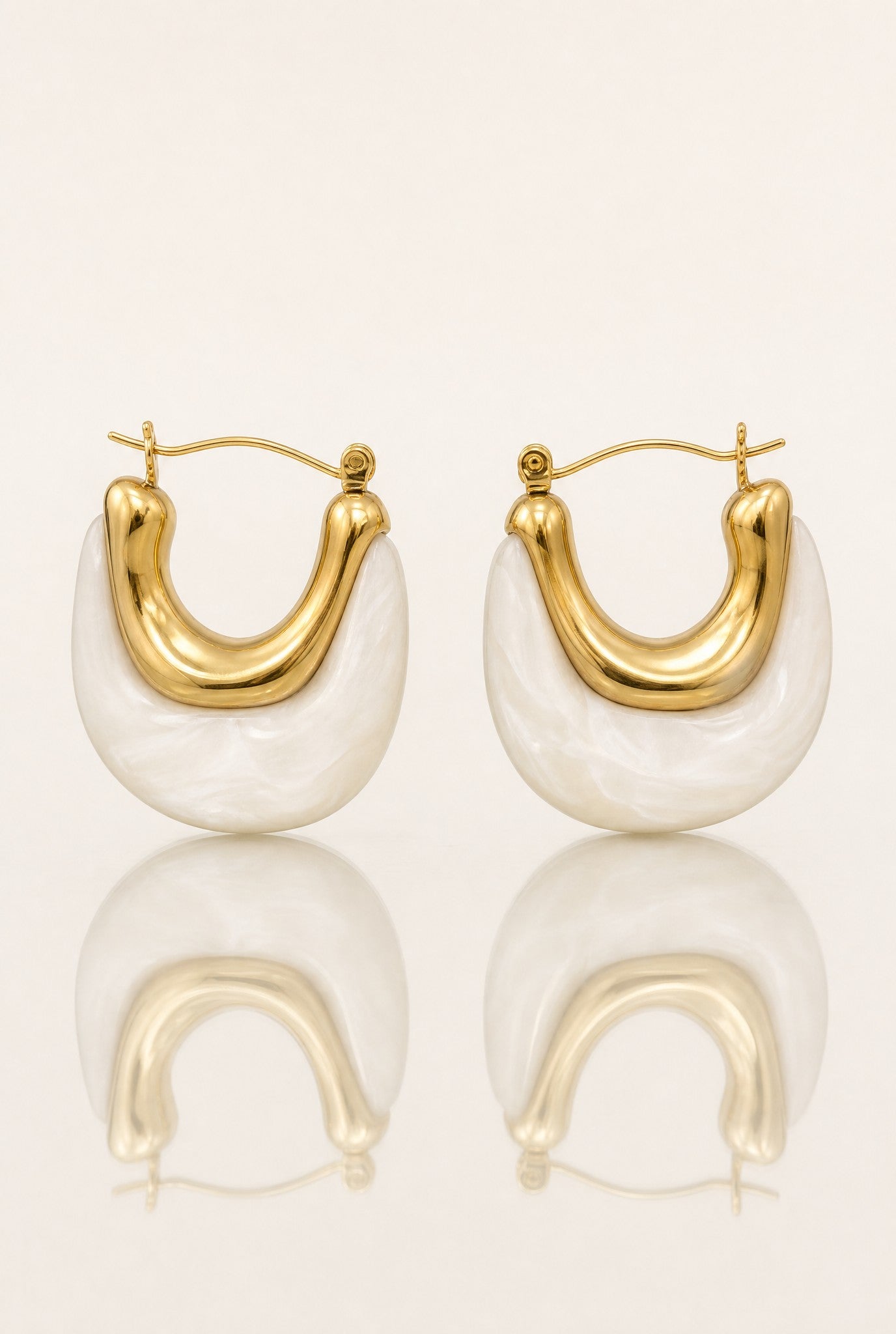 Boucles d’oreilles Alma en acier inoxydable et résine blanche – Jossepo