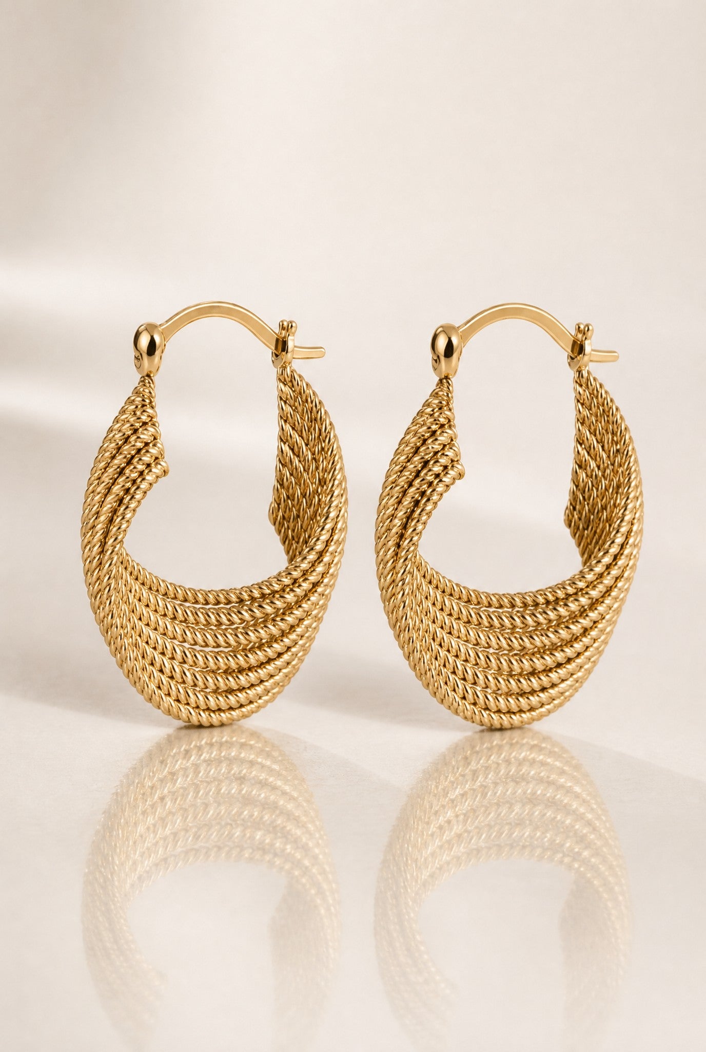 Boucles d'oreilles Cecilia créoles torsadées en plaqué or 18 carats pour femme – Jossepo