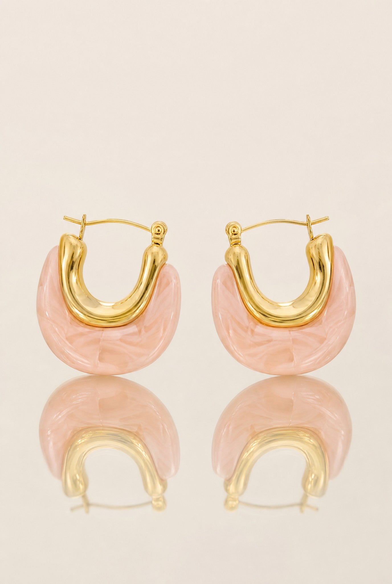 Boucles d’Oreilles Peace roses en résine et acier inoxydable doré – Jossepo