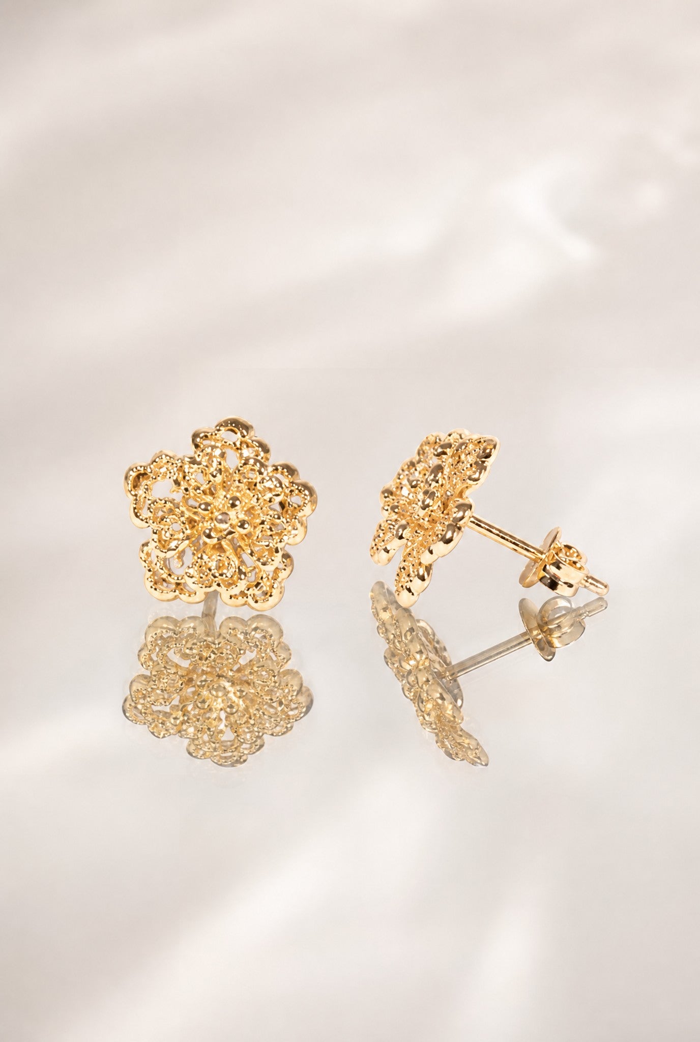 Boucles d’oreilles Rebecca dorées au style élégant – Jossepo
