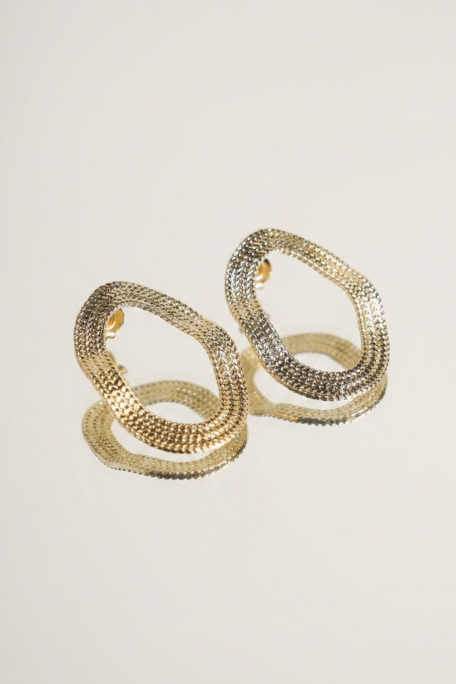 Boucles d’oreilles Victoire en plaqué or 18 carats pour femme élégantes et raffinées – Jossepo