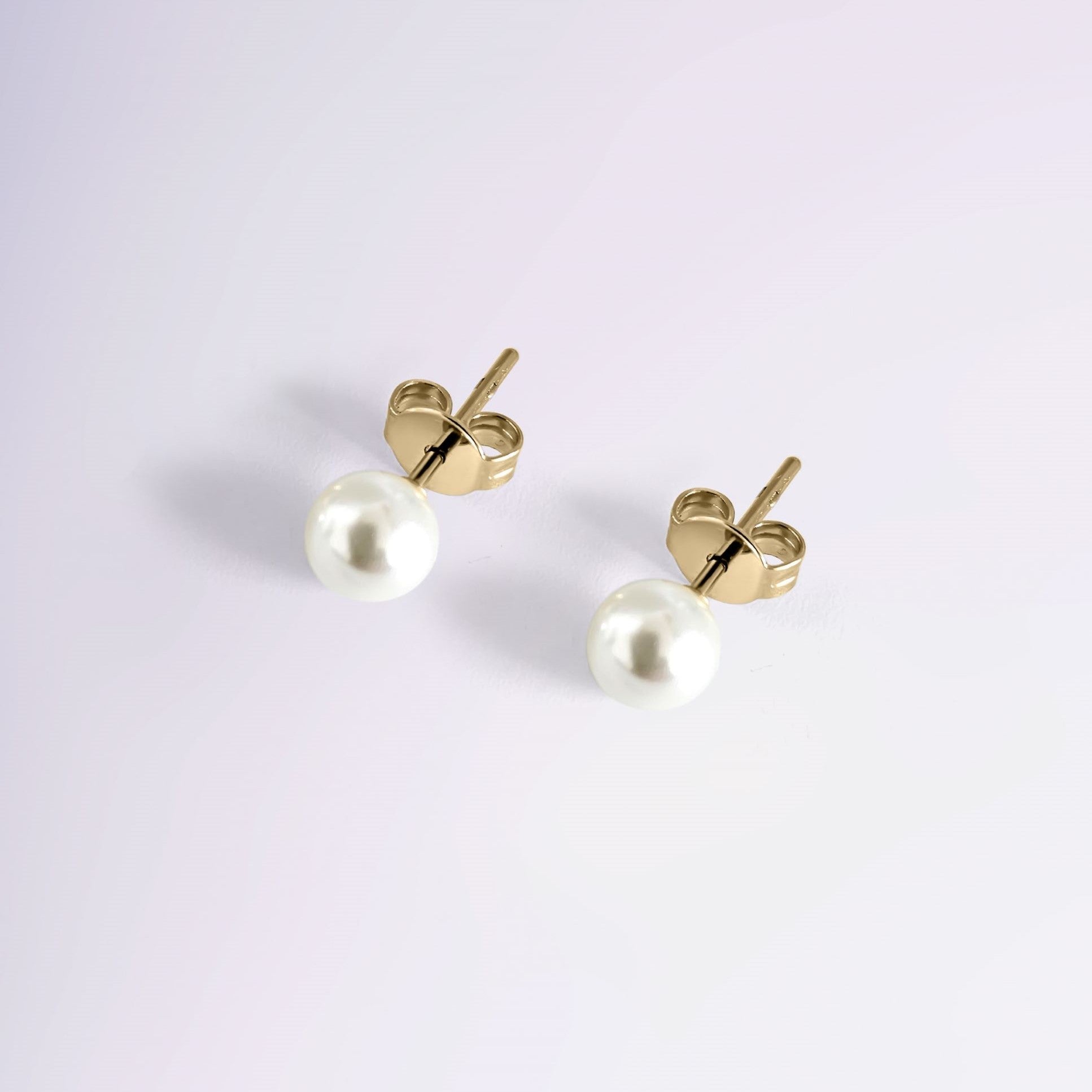 Boucles d’oreilles dorées avec perles blanches – Jossepo