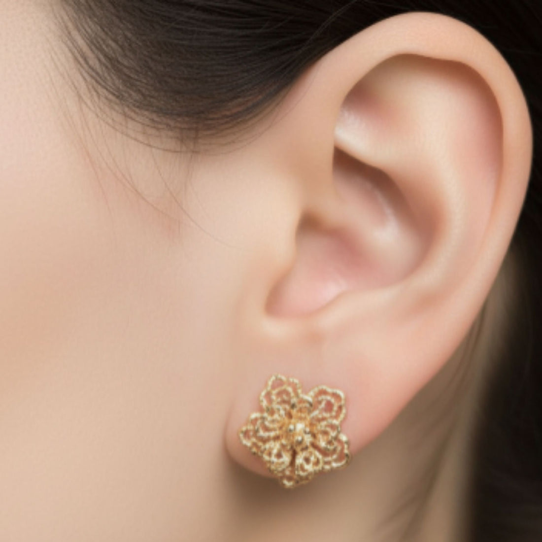 Puces Rebecca en plaqué or 18 carats, design floral raffiné – Jossepo