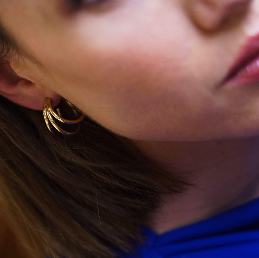 Créoles Teresa dorées, style moderne et élégant en plaqué or – Jossepo