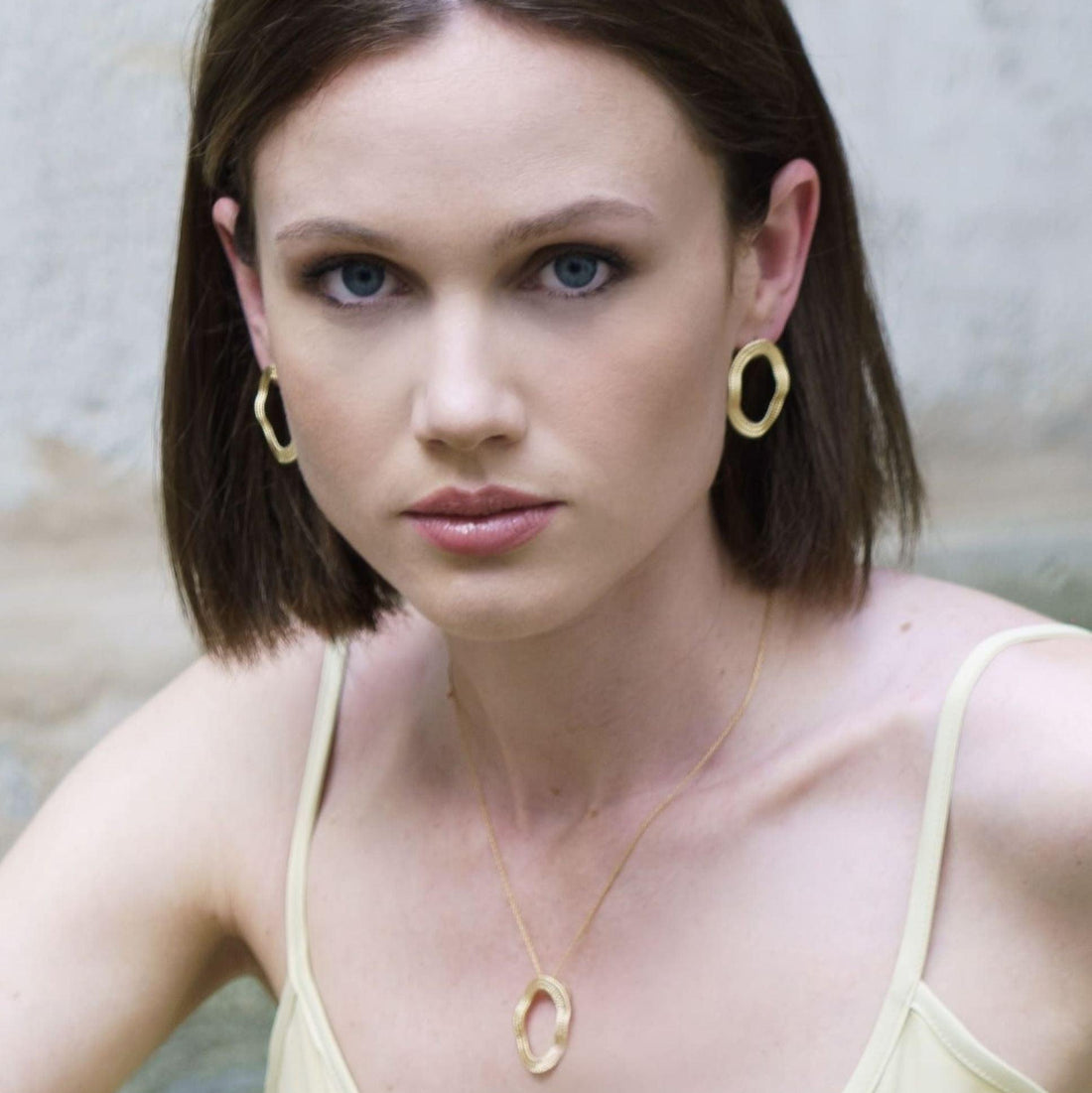 Boucles d’oreilles Victoire design ondulé doré – Jossepo