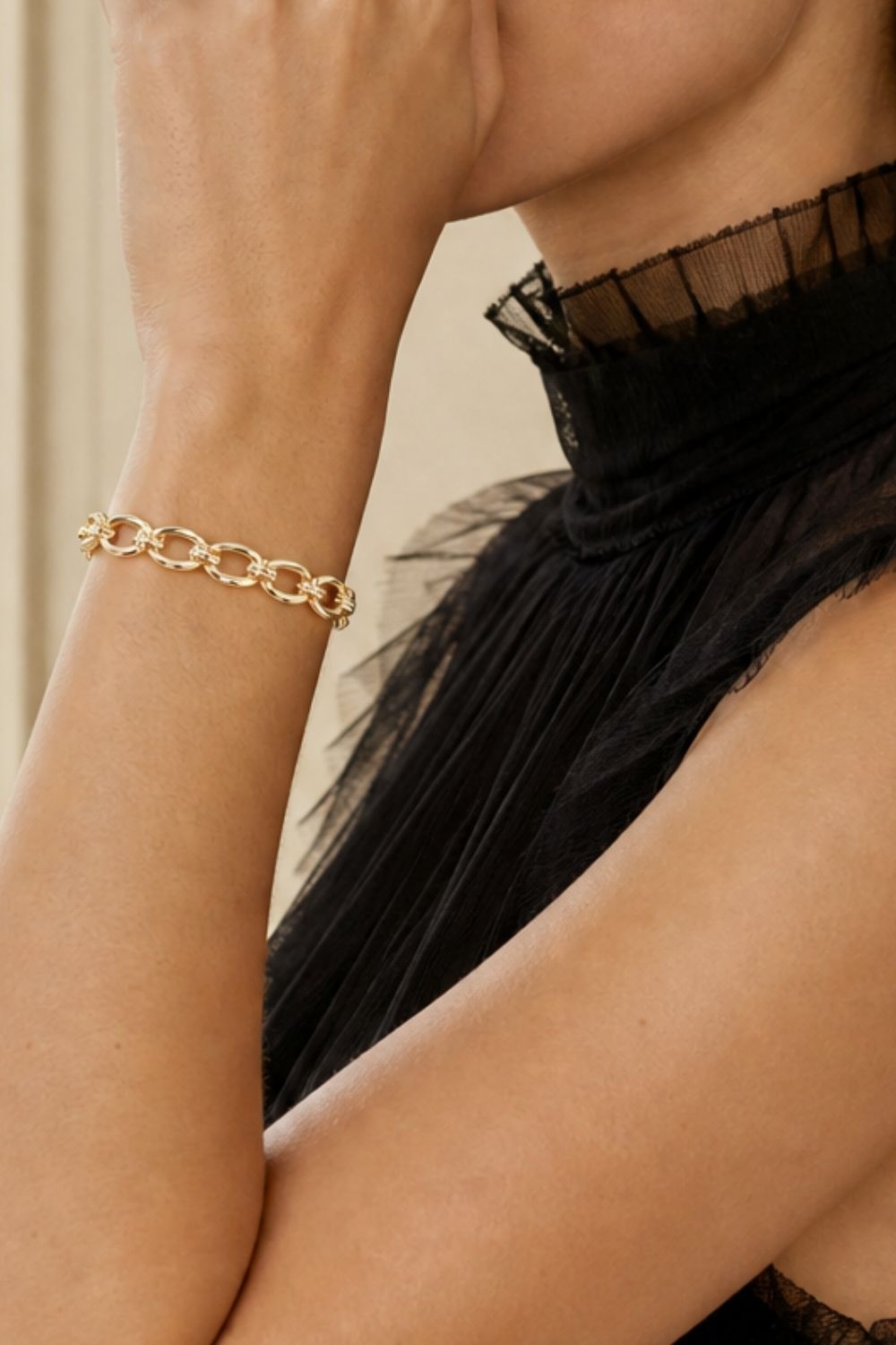 Détail bracelet Livia plaqué or 18 carats bijou raffiné – Jossepo