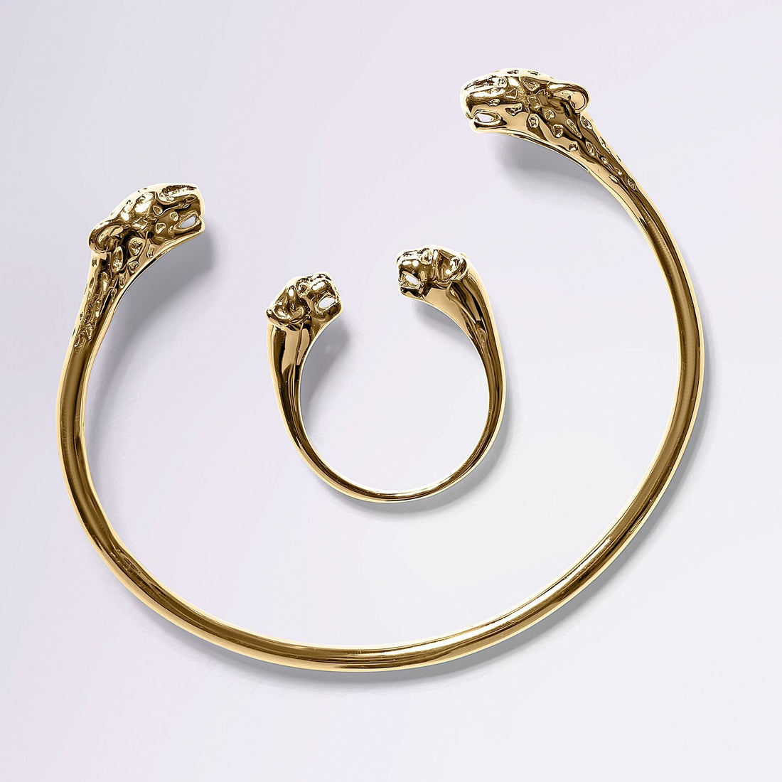 Bracelet Panthère ouvert en plaqué or 18 carats avec têtes sculptées – Jossepo