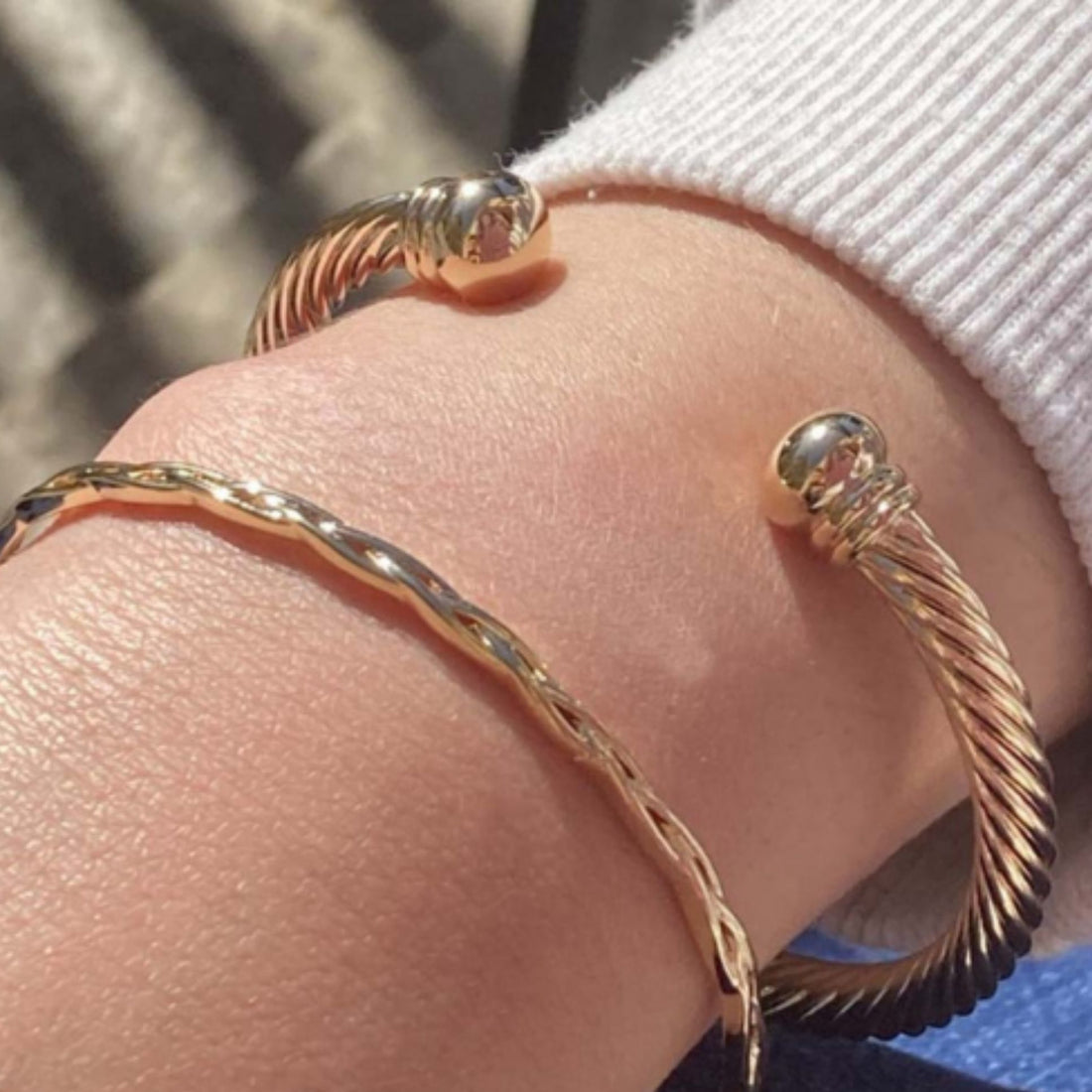 Bracelet torsadé doré ouvert en plaqué or 18 carats – Jossepo