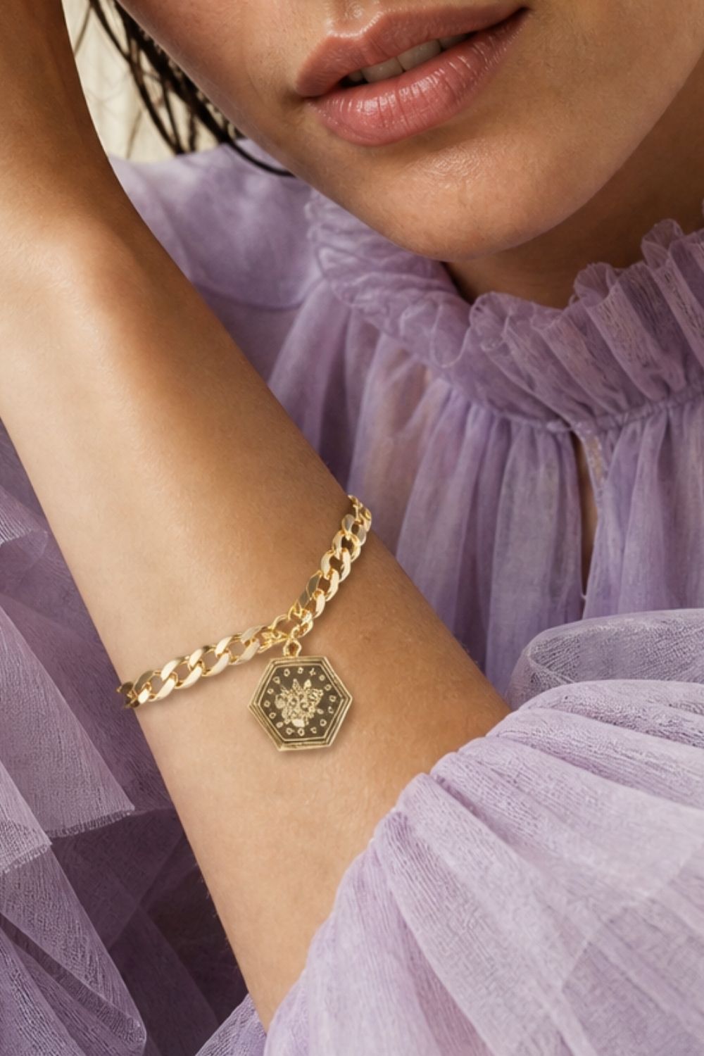 Bracelet Valle porté au poignet style chic et élégant – Jossepo