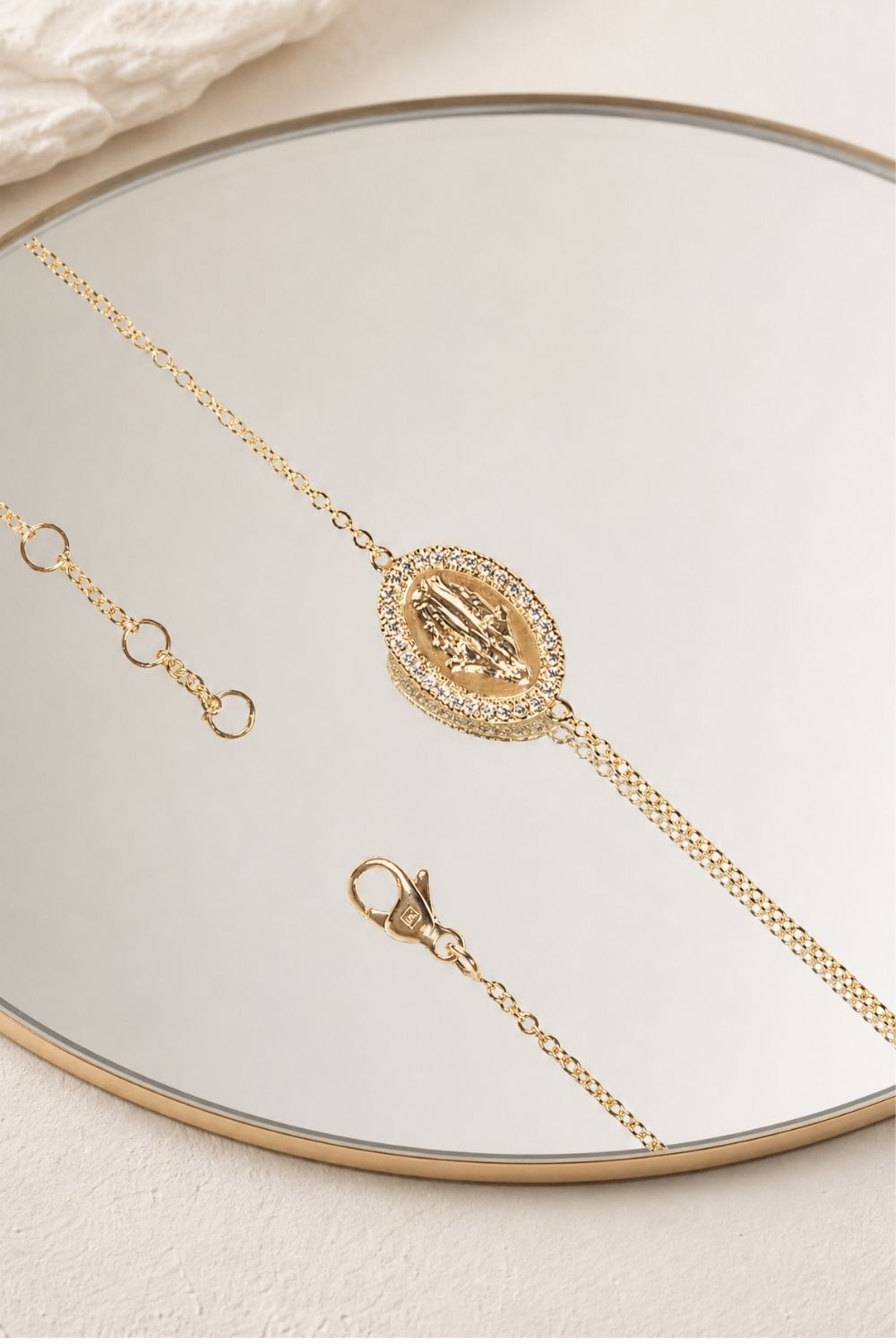 Détail médaille Vierge Marie bracelet plaqué or 18 carats – Jossepo