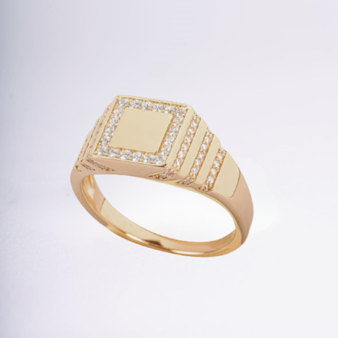 Chevalière carrée dorée en plaqué or 18 carats 3 microns