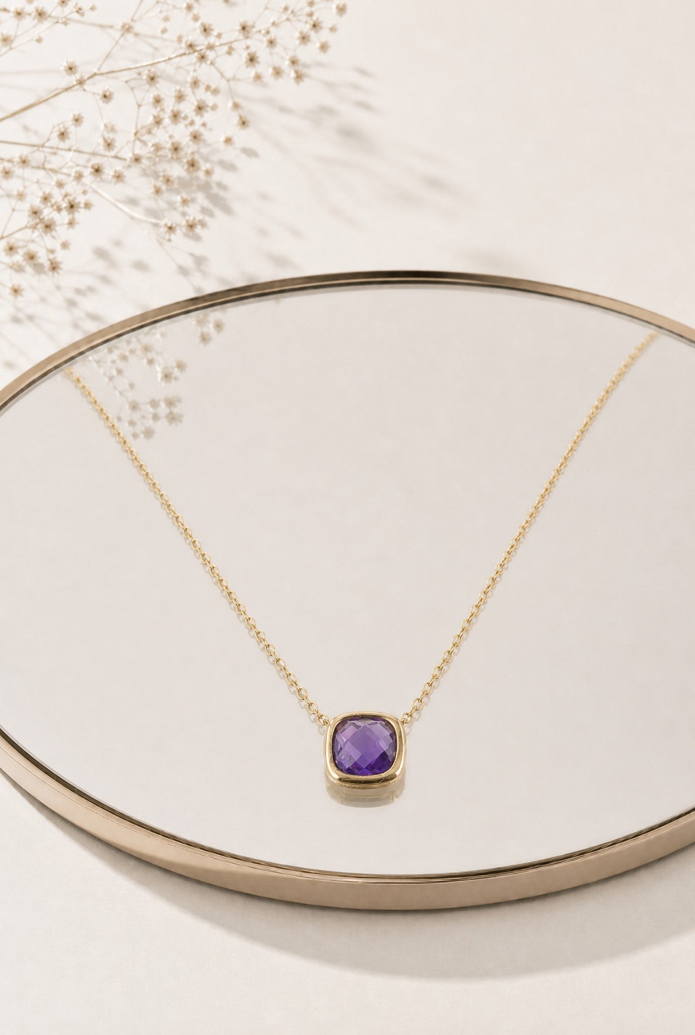 Détail collier Cassis zirconia violette plaqué or 18 carats – Jossepo