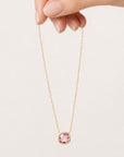 Collier Fraise porté au cou style romantique et lumineux – Jossepo