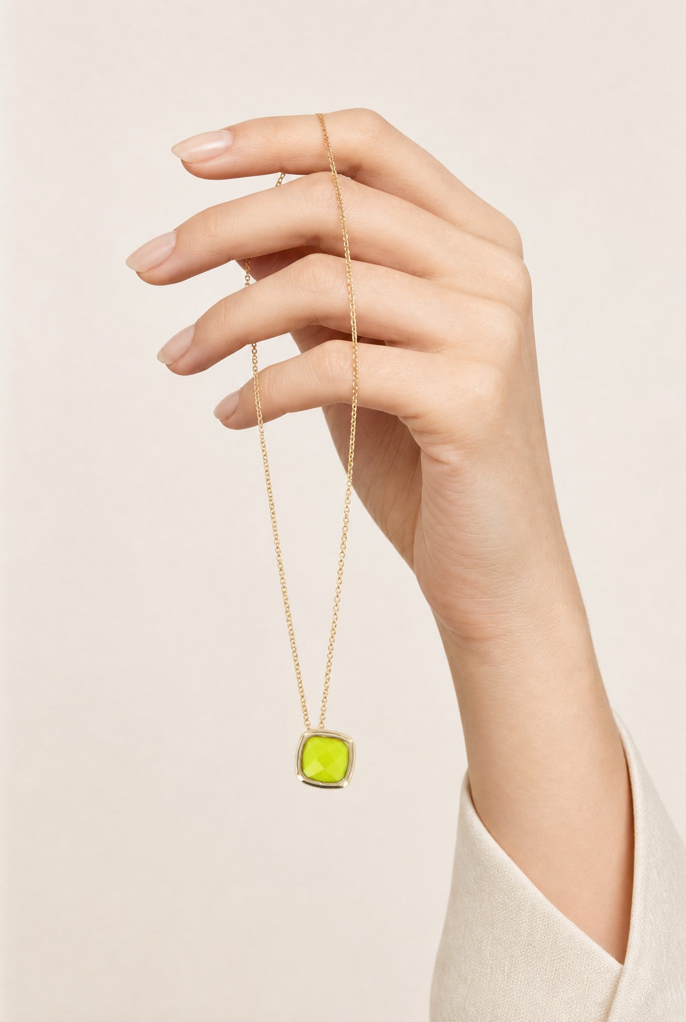 Collier Kiwi porté au cou style lumineux et raffiné – Jossepo